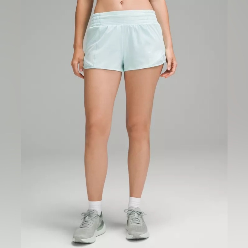 Lululemon Hotty Hot High-Rise Lined Short 2.5"
Light Mint 8 - Picture 2 of 6